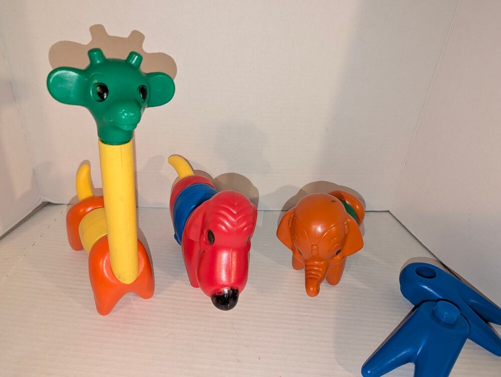 TUPPERWARE Tuppertoys ZOO IT YOURSELF Animal Pieces Multicolor 18 Pieces
